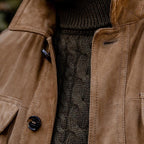 Vintage-Wildlederjacke für Herren mit Revers und mehreren Taschen | Colosy